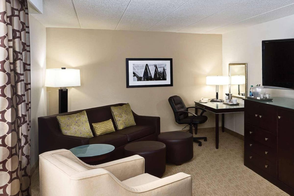 Executive Room, 1 Queen Bed, Non Smoking (Plus)