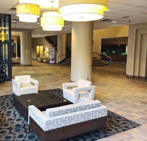 Lobby - Radisson Hotel Bismarck (Bismarck)