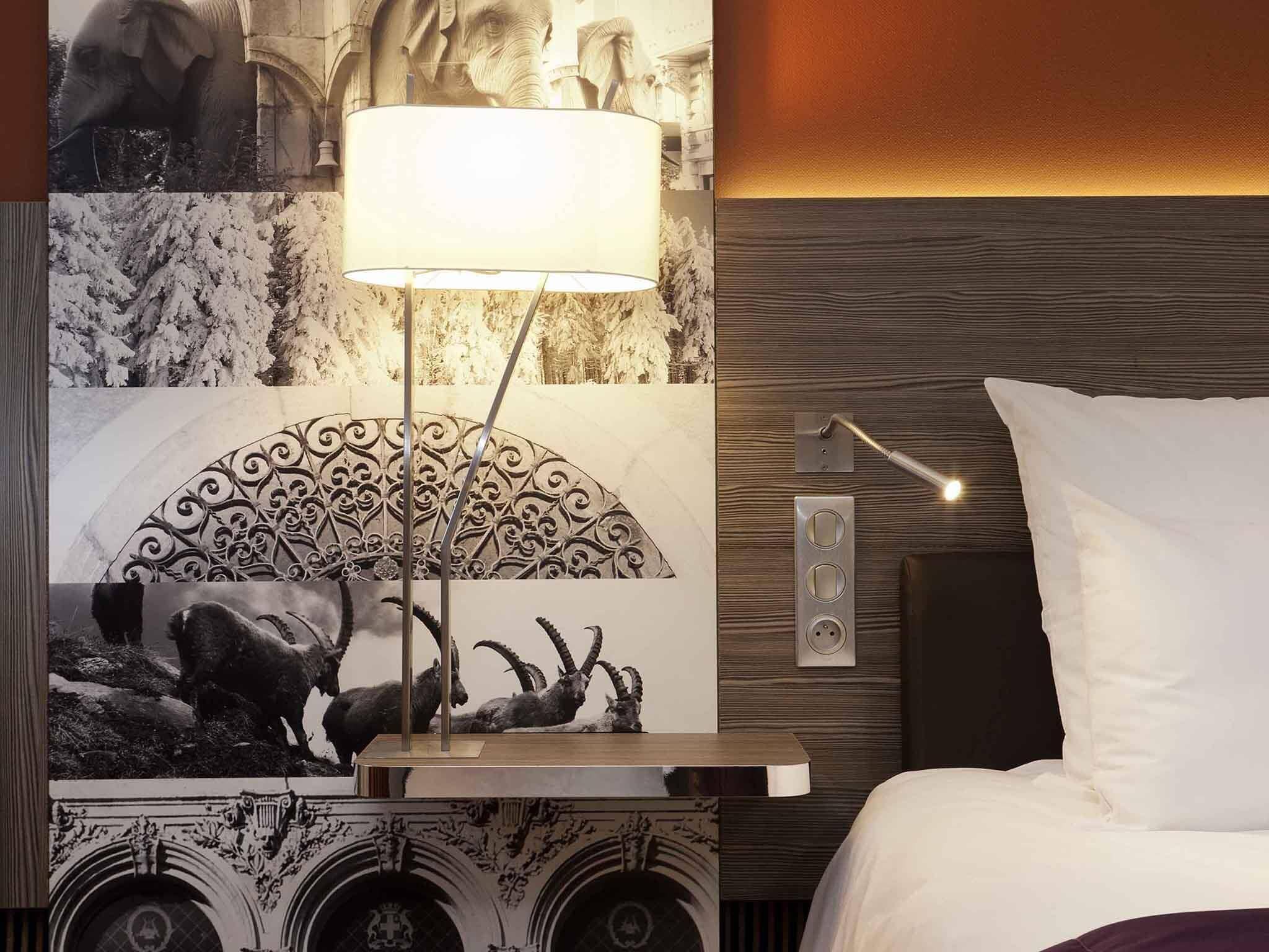 Habitación clásica, 1 cama doble | Minibar, caja fuerte, escritorio y cortinas opacas