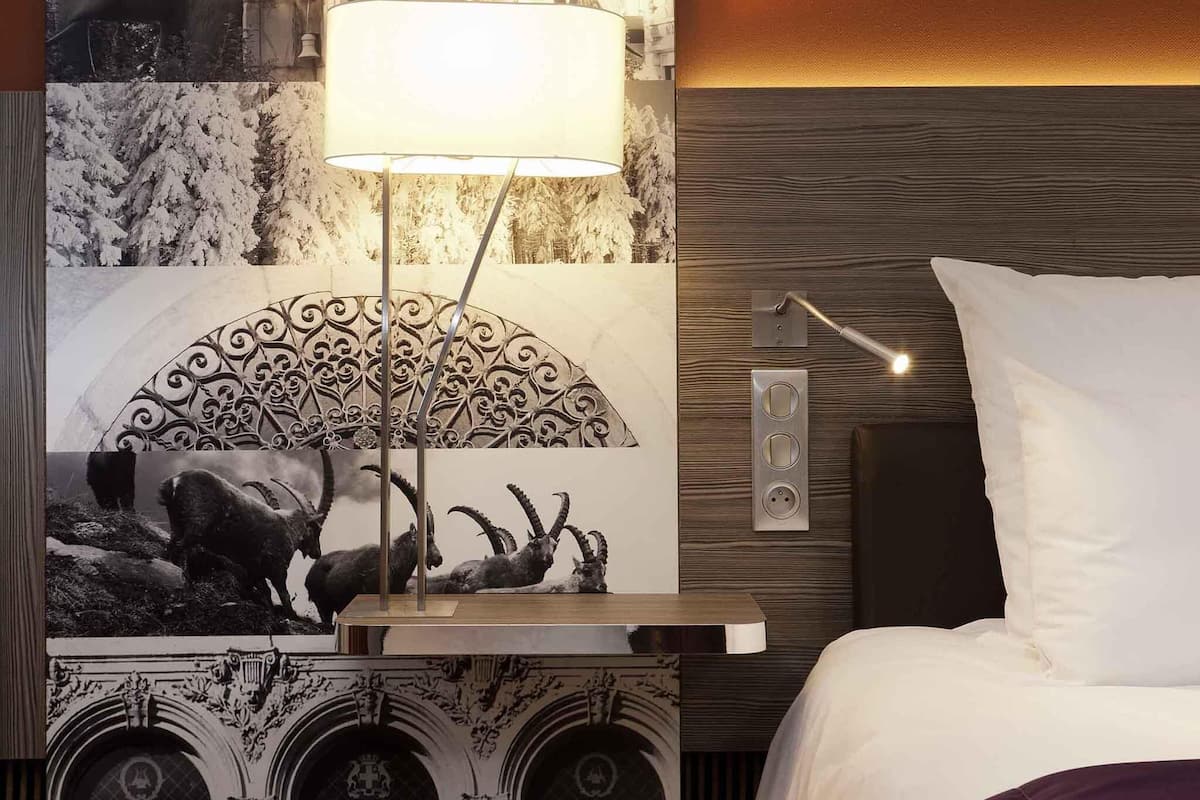 Habitación clásica, 1 cama matrimonial | Minibar, caja de seguridad en la habitación y escritorio