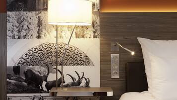 Klassieke kamer, 1 tweepersoonsbed | Een minibar, een kluis op de kamer, een bureau, verduisterende gordijnen