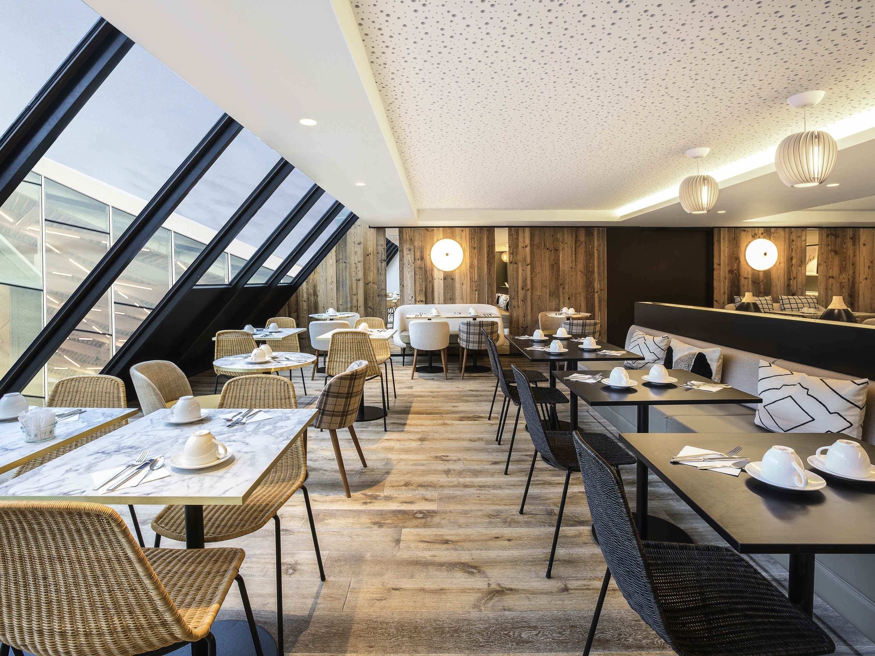 Desayuno buffet (EUR 18.90 por persona) 