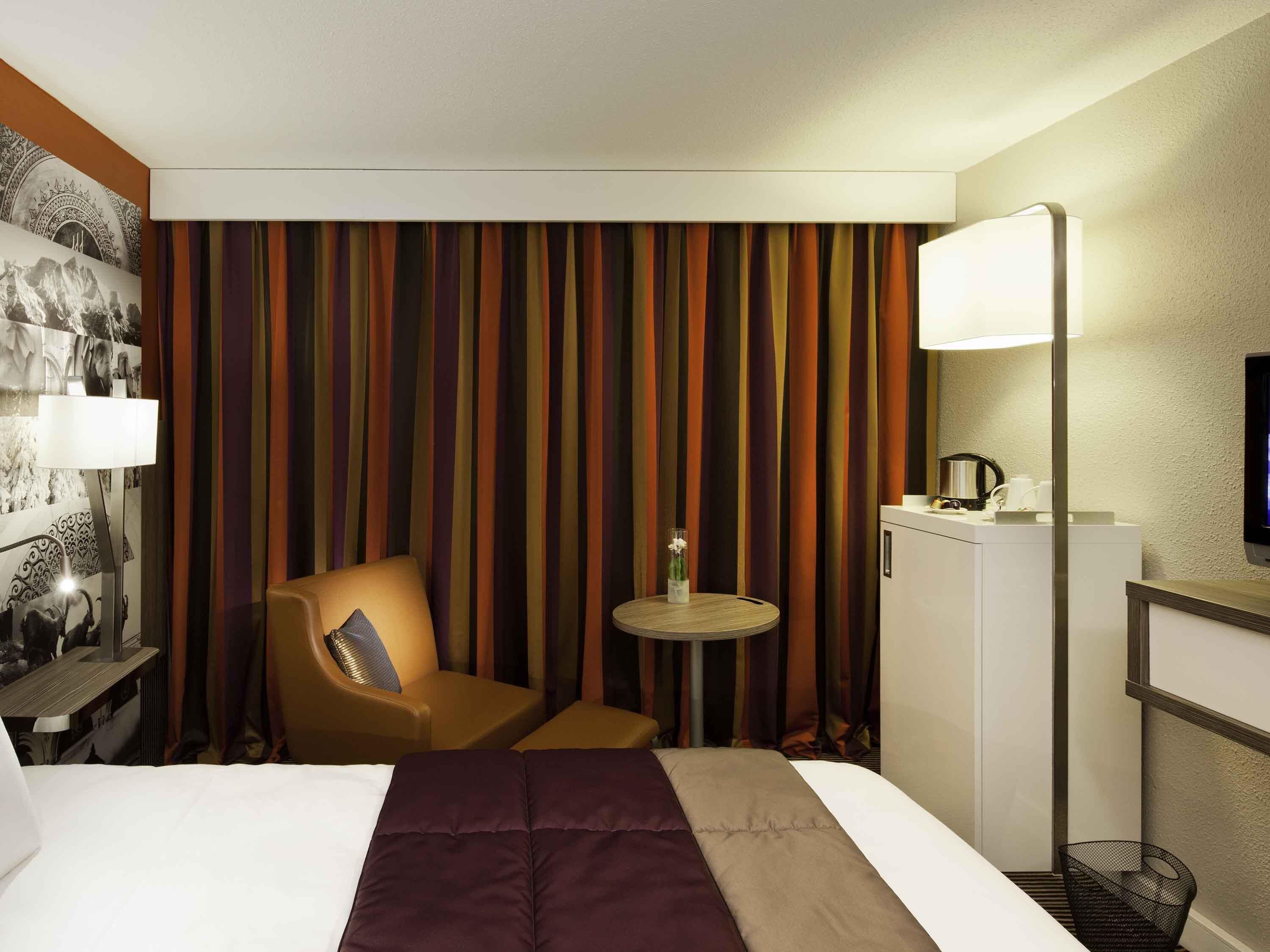 Classic Room, 1 Double Bed | Minibar, in-room safe, desk, blackout curtains