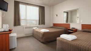 Standard Triple Room | Front of property - Kiwi International Hotel (Auckland)