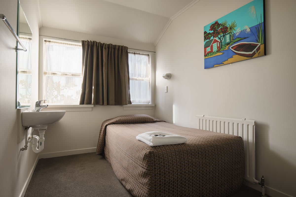 Economy Single Room, Shared Bathroom | 1 bedroom, in-room safe, desk, iron/ironing board