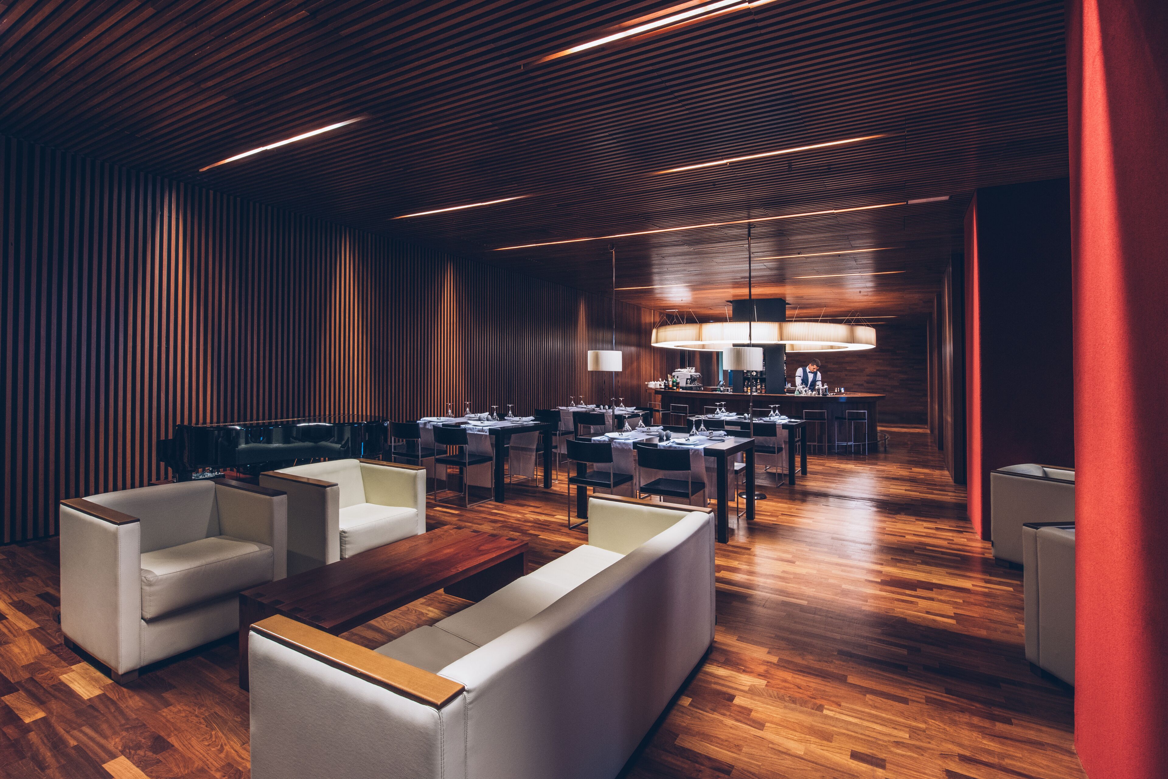 2 bars/lounges, poolside bar