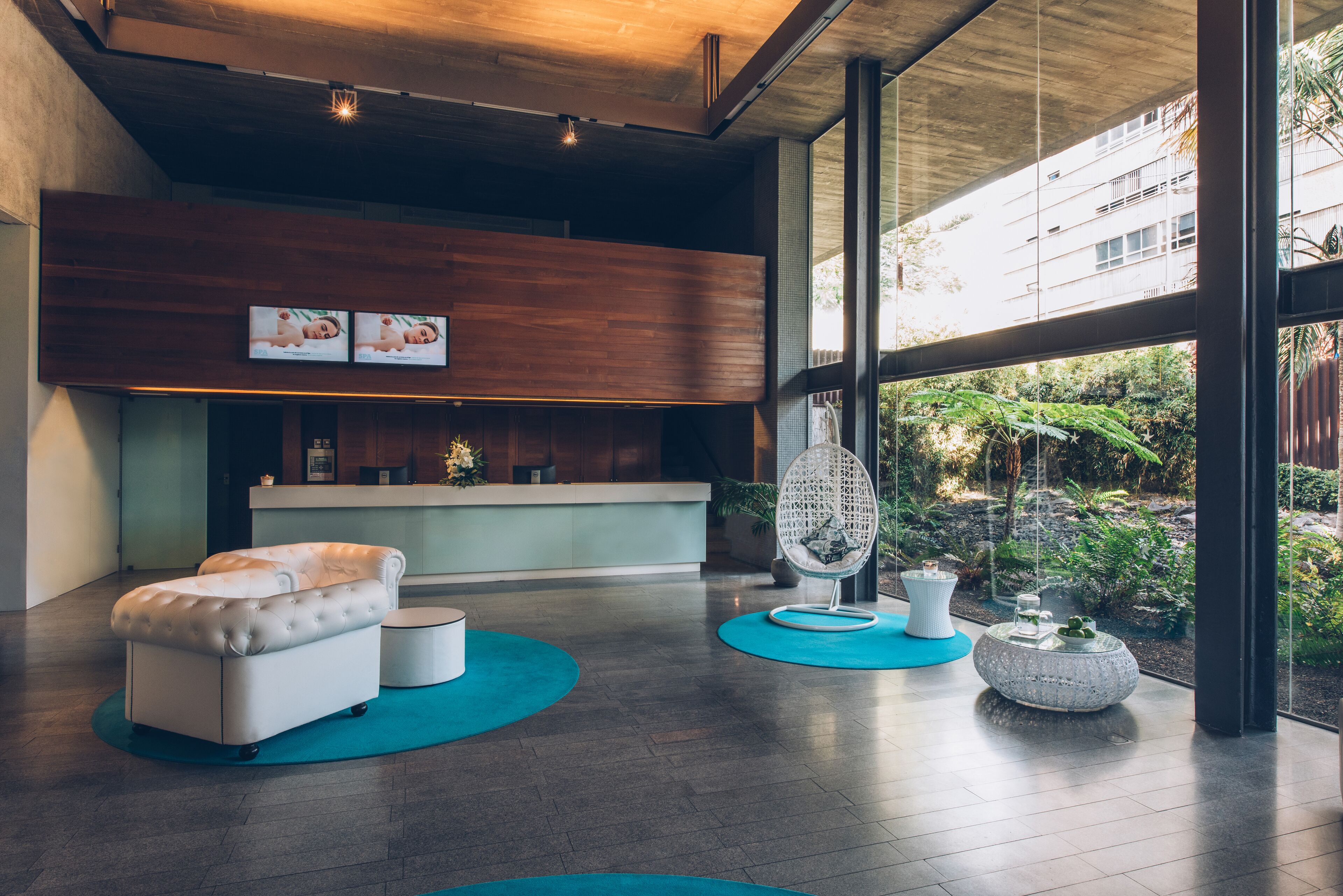 couples treatment room(s), sauna, hot tub, steam room, body treatments