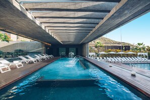 Salas de tratamiento para parejas, sauna y tina de hidromasaje