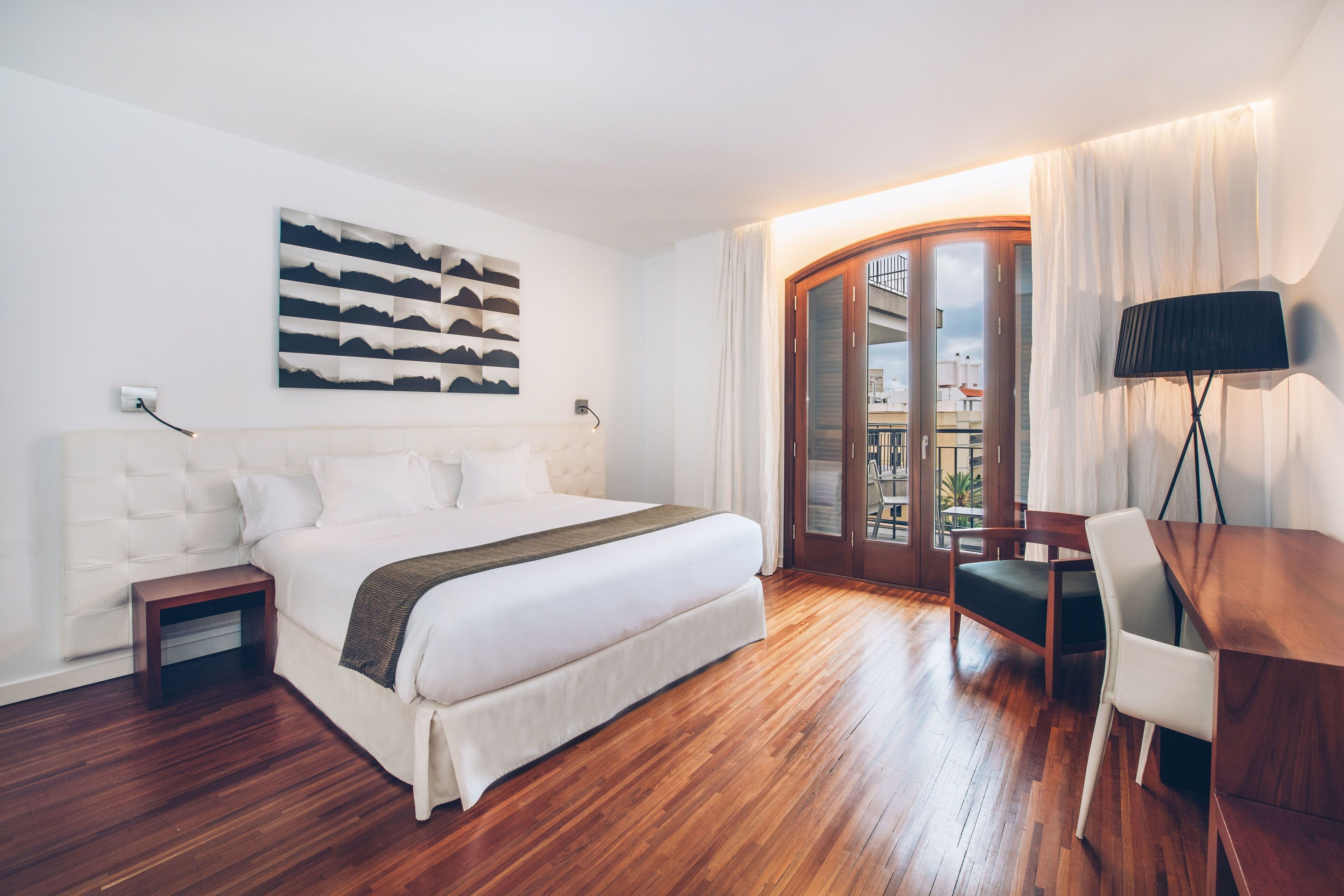 Minibar, coffres-forts dans les chambres, décoration personnalisée