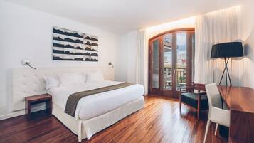 Minibar, coffres-forts dans les chambres, décoration personnalisée