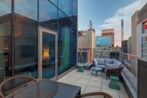 Kg Ste Syln Vw w/Terr Mobility Access RISHW | Premium bedding, down comforters, in-room safe, desk