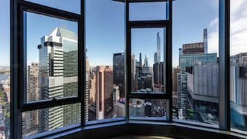 高档床上用品、羽绒被、客房内保险箱、办公桌