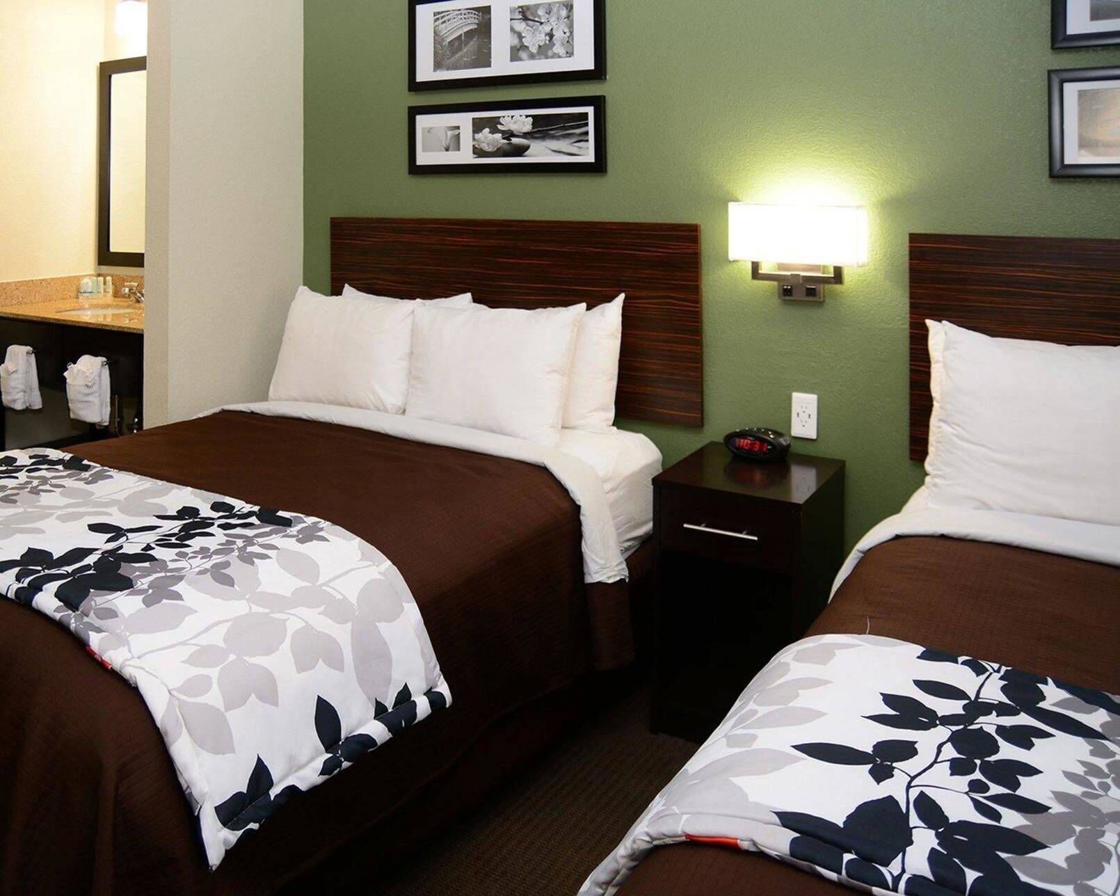 In-room safe, iron/ironing board, bed sheets
