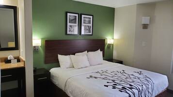 标准房, 1 张特大床, 无烟房 | 客房内保险箱、熨斗/熨衣板、床单