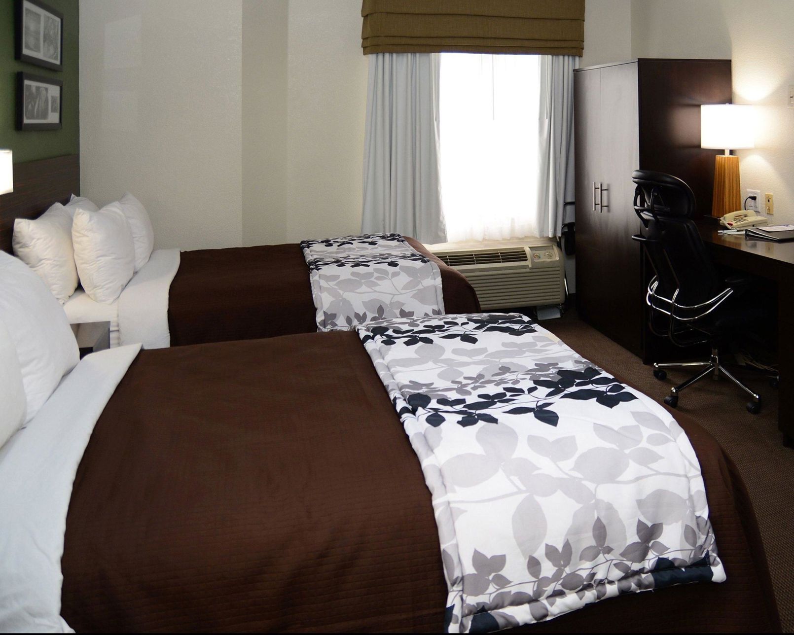 In-room safe, iron/ironing board, bed sheets