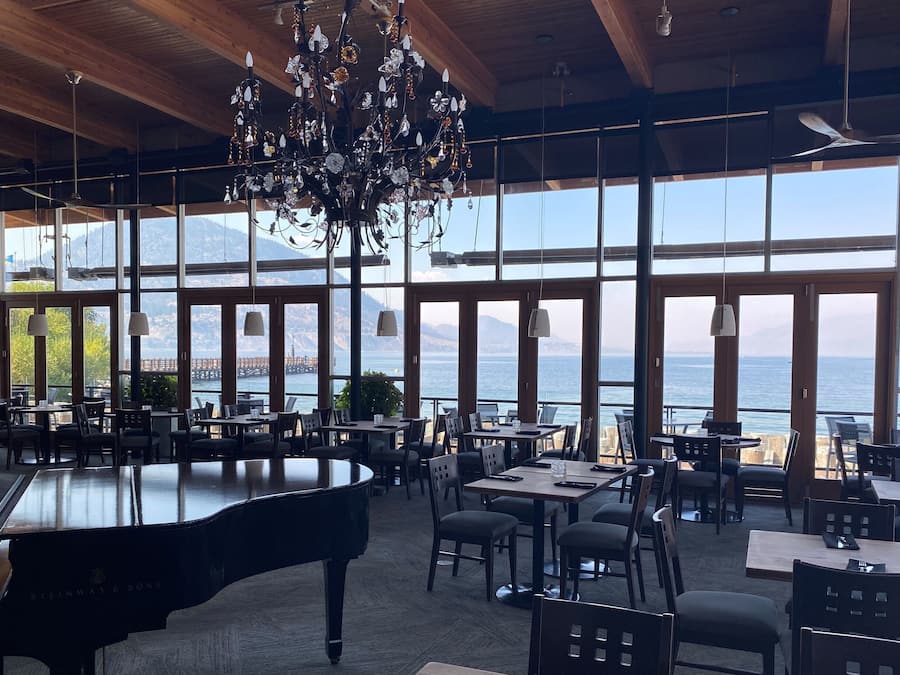 2 restaurants, breakfast, lunch, dinner served; American cuisine