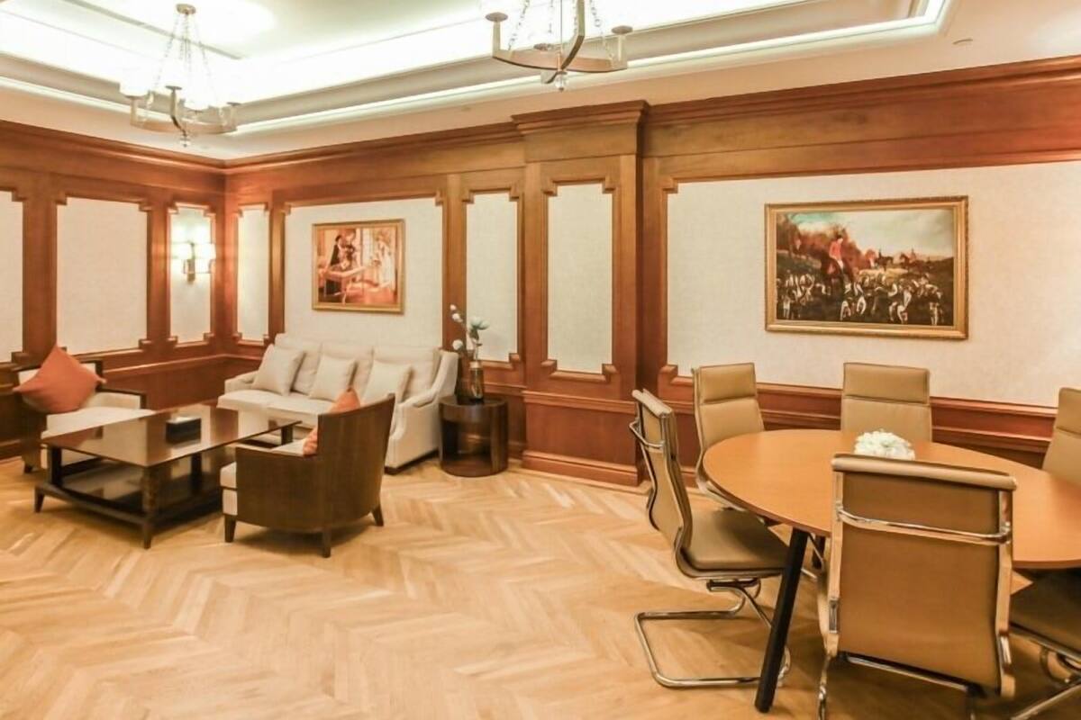 Executive Suite | Laptop workspace, free WiFi, bed sheets