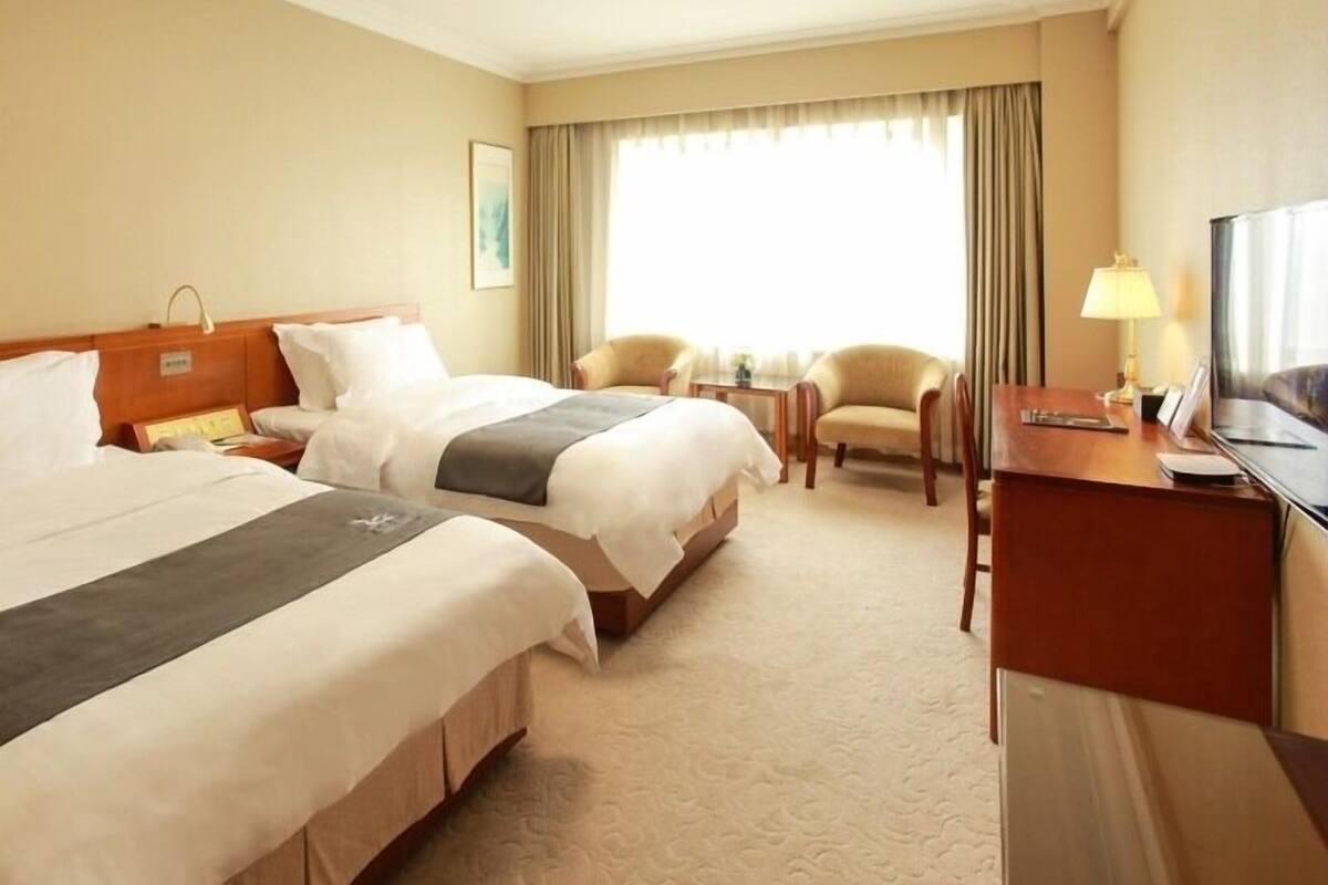 Laptop workspace, free WiFi, bed sheets
