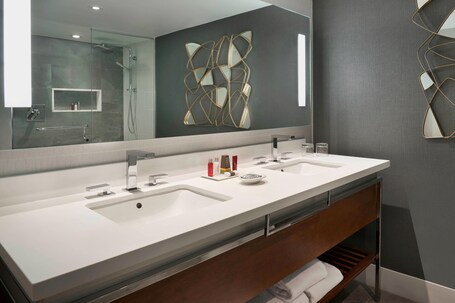 Toronto Marriott City Centre Hotel - Image 6