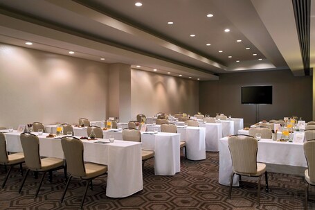 Toronto Marriott City Centre Hotel - Image 9
