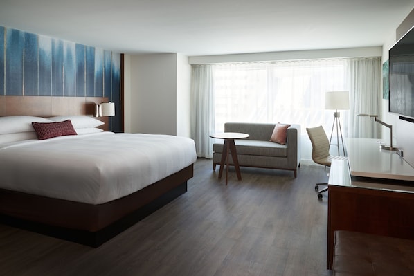 Room, 1 King Bed | 1 bedroom, down comforters, in-room safe, desk - Toronto Marriott City Centre Hotel (Toronto)
