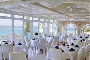 5 restaurants; breakfast, lunch, and dinner served