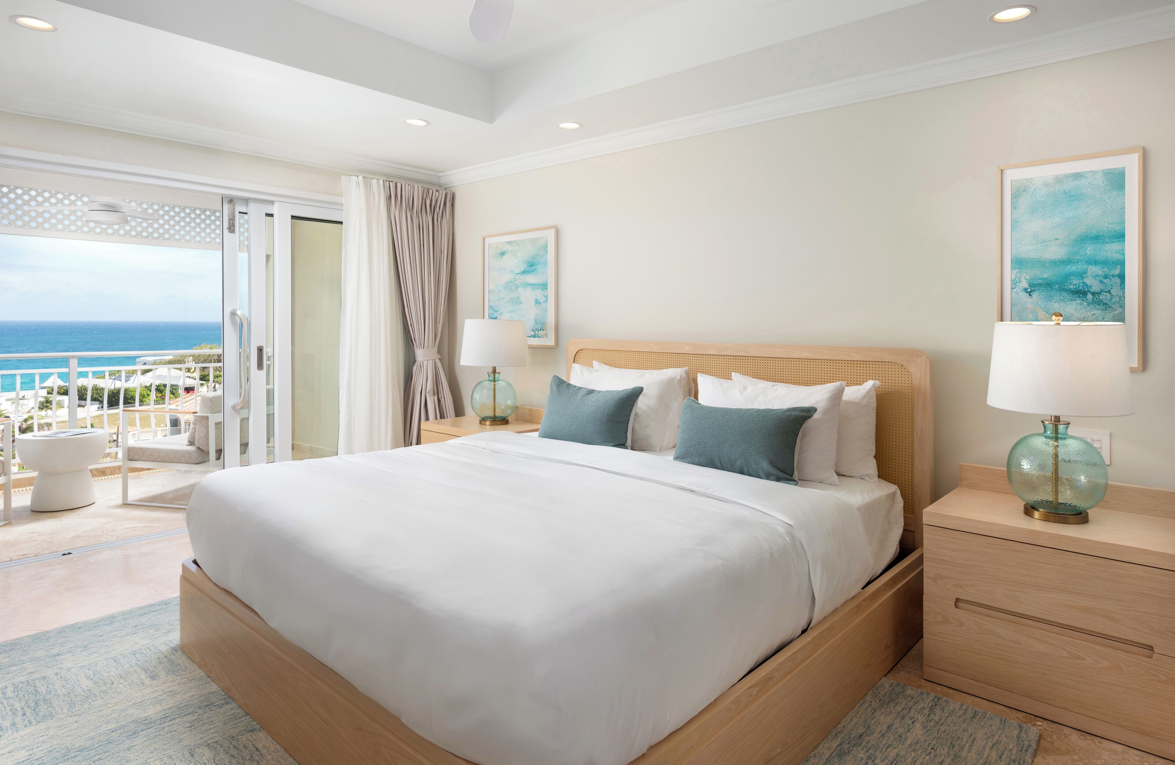 ラグジュアリー ルーム キングベッド 1 台 パーシャル オーシャン ビュー | セーフティボックス (室内)、デスク、アイロン / アイロン台、WiFi (無料)