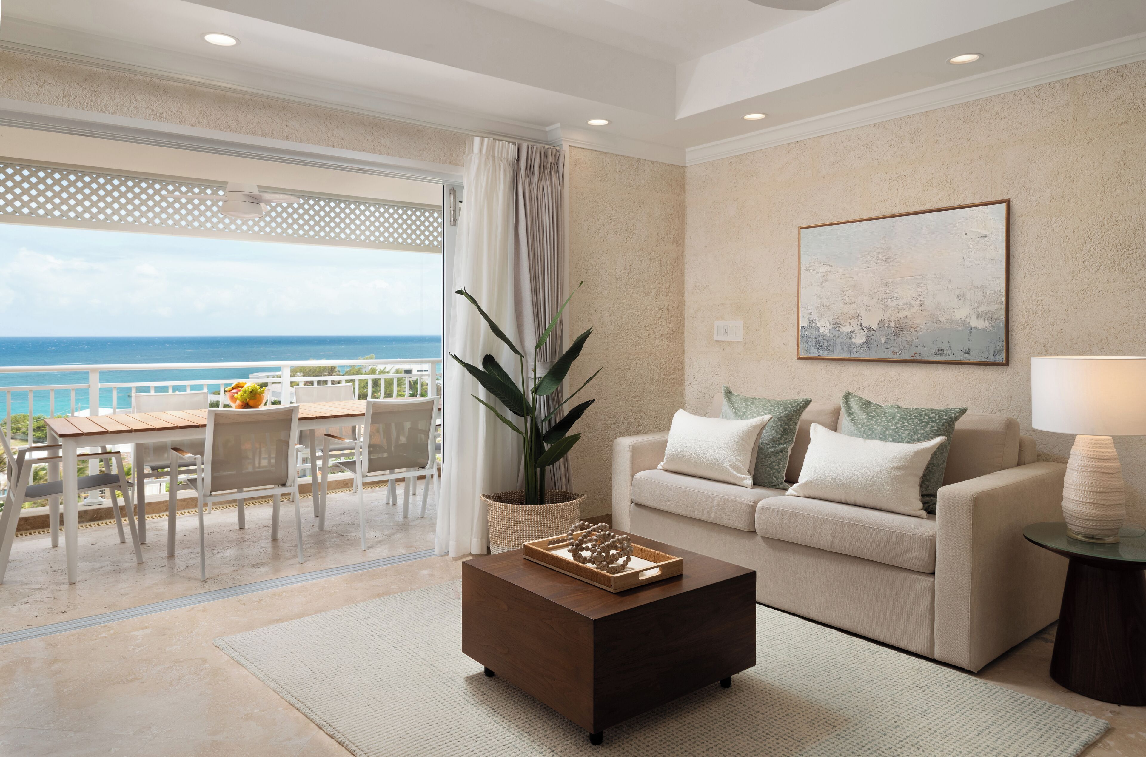 Luksushuone, 1 suuri parisänky, osittainen valtamerinäköala | Oleskelualue | Taulutelevisio