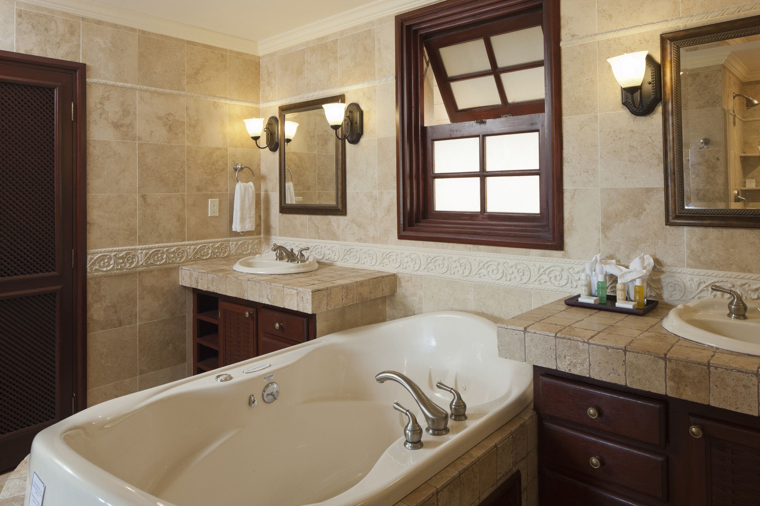 deluxe suite, 1 bedroom, balcony, garden view | bathroom | free toiletries, hair dryer, bathrobes, towels