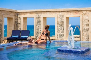 5 outdoor pools, open 8:00 AM to 10:00 PM, pool umbrellas