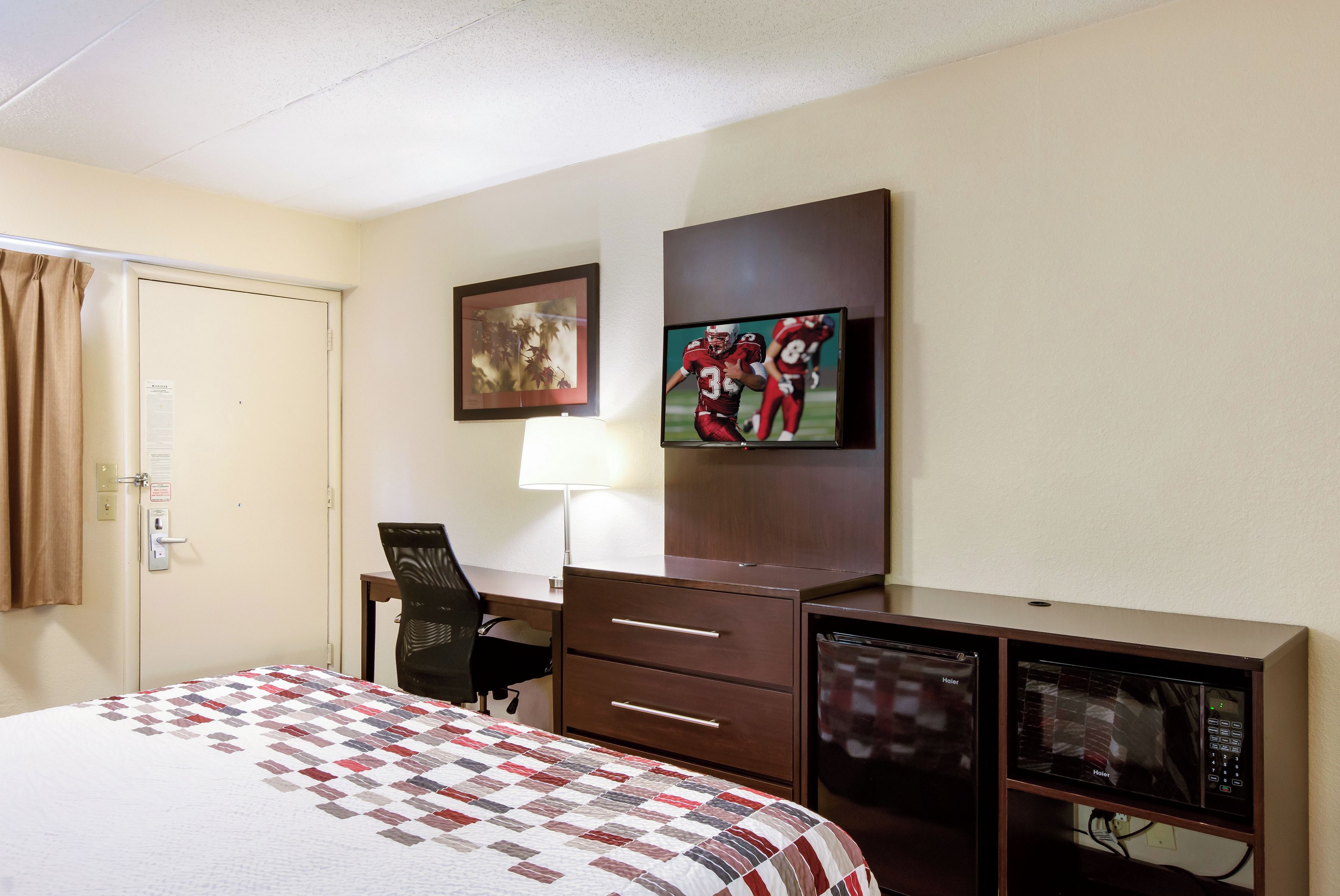 Chambre supérieure, 1 très grand lit, accessible aux personnes à mobilité réduite (Smoke Free)