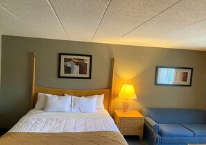 Pillow-top beds, individually furnished, desk, laptop workspace - Hotel Veranda DuBois (DuBois)