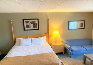 Pillow-top beds, individually furnished, desk, laptop workspace - Hotel Veranda DuBois (DuBois)