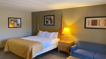 Camas con pillow-top, muebles diferentes y escritorio