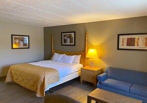 Camas con pillow-top, muebles diferentes y escritorio 