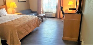 Camas con pillow-top, muebles diferentes y escritorio 