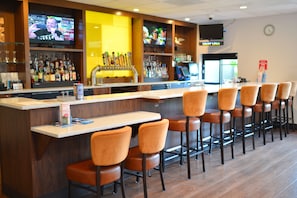 Bar (trong khuôn viên)