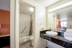 Salle de bain accessible aux personnes à mobilité réduite