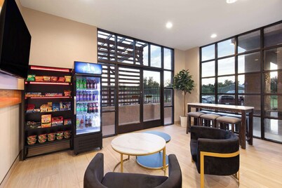 Ramada by Wyndham Bainbridge