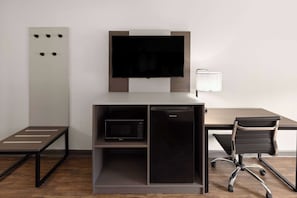 Free cribs/infant beds, free WiFi, bed sheets, alarm clocks - Ramada by Wyndham Bainbridge (Bainbridge)