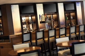 Bar (trong khuôn viên)