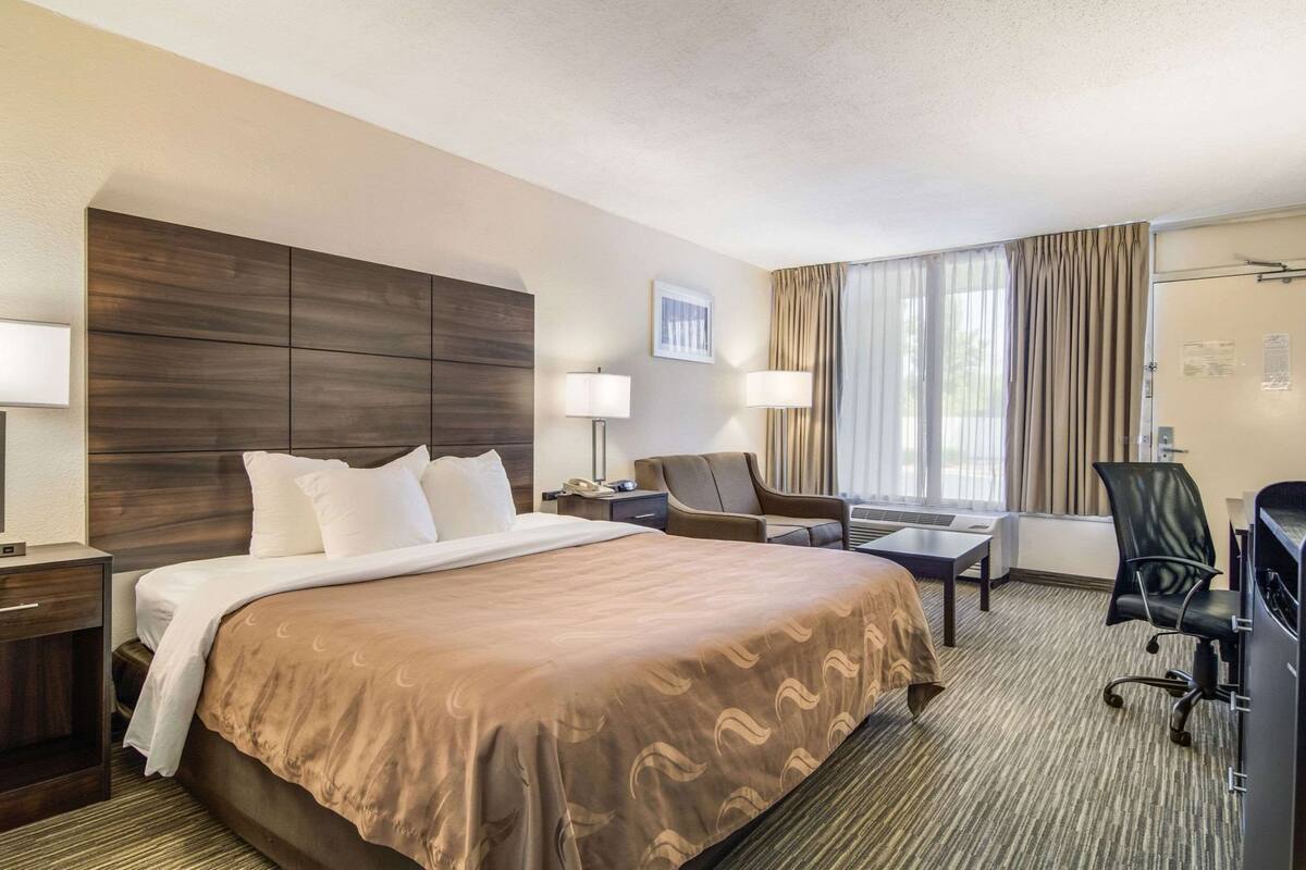 In-room safe, desk, laptop workspace, iron/ironing board