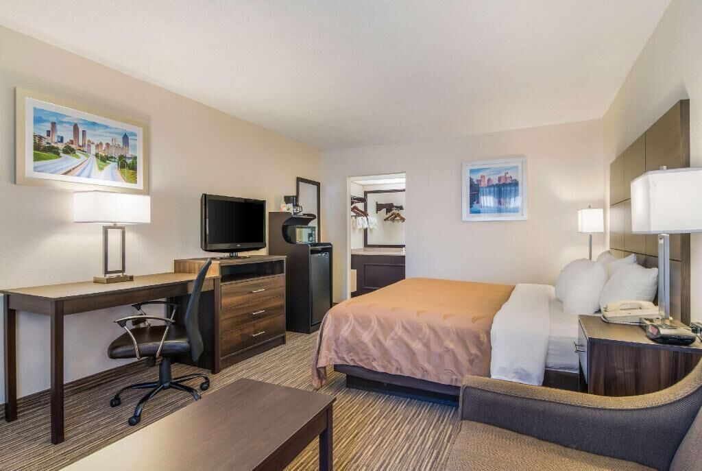 In-room safe, desk, laptop workspace, iron/ironing board