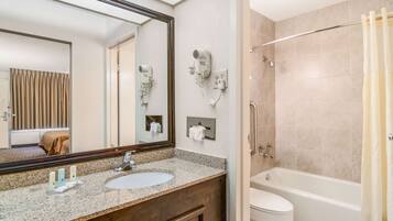Combined shower/tub, rainfall showerhead, free toiletries, hair dryer