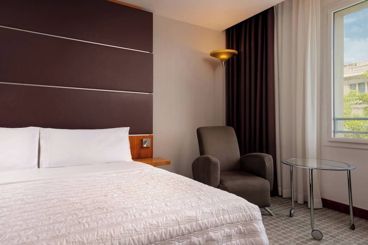 Habitación Deluxe, 1 cama King size | Ropa de cama hipoalergénica y minibar