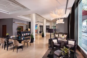 2 bares o lounges, bar de cocteles 