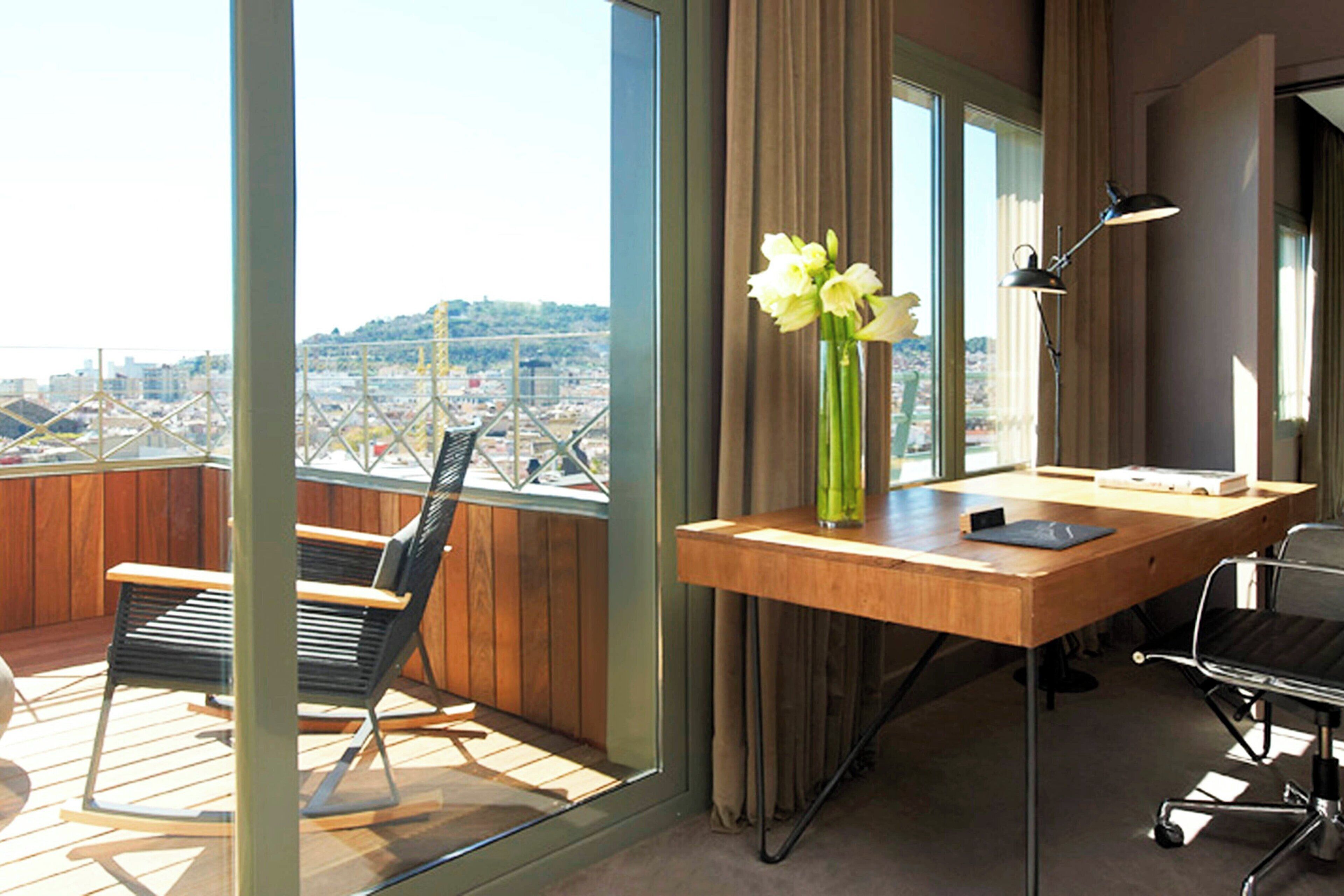 1 bedroom, hypo-allergenic bedding, minibar, in-room safe