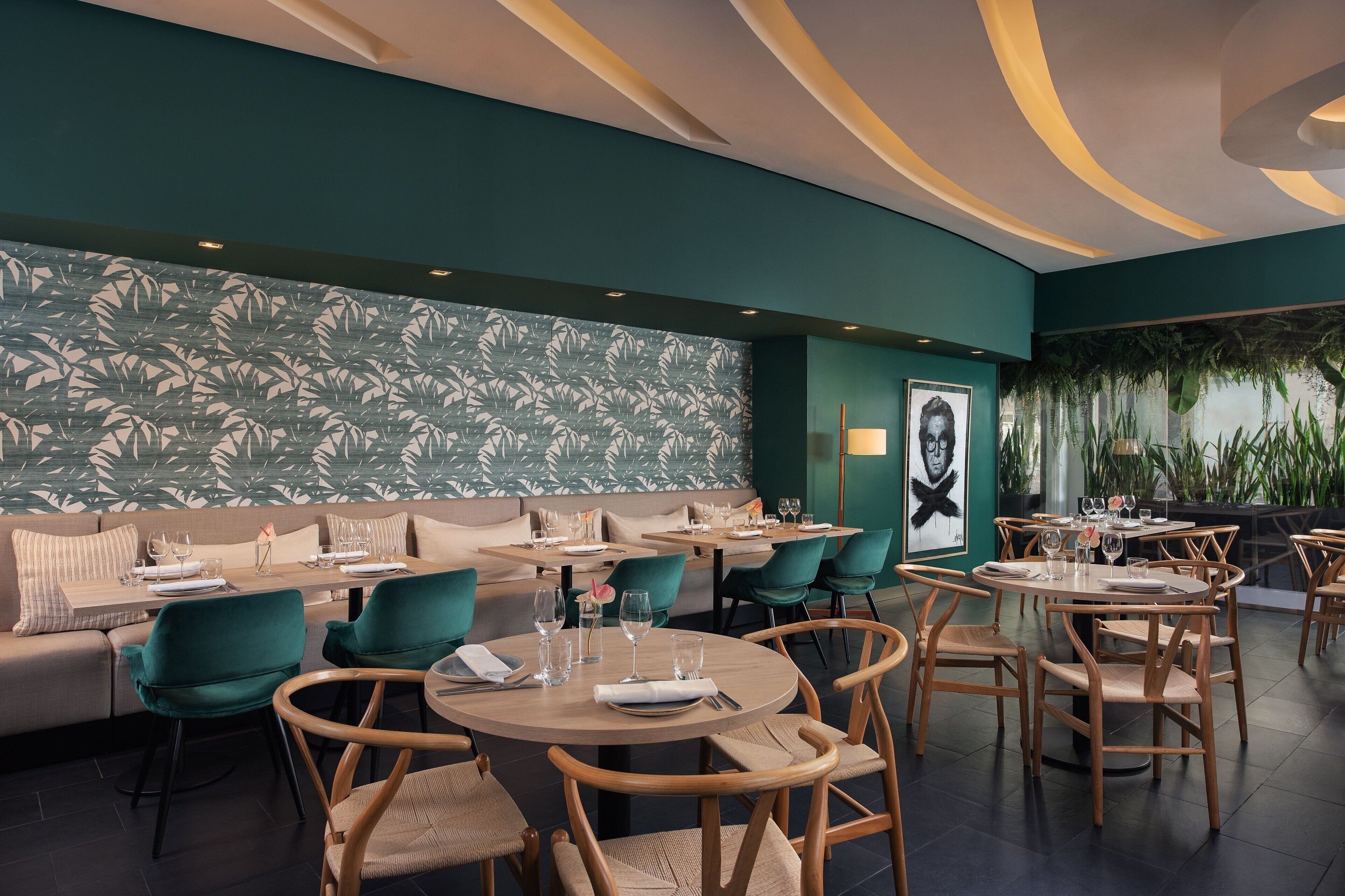 Tägliches Frühstücksbuffet (35 EUR pro Person)