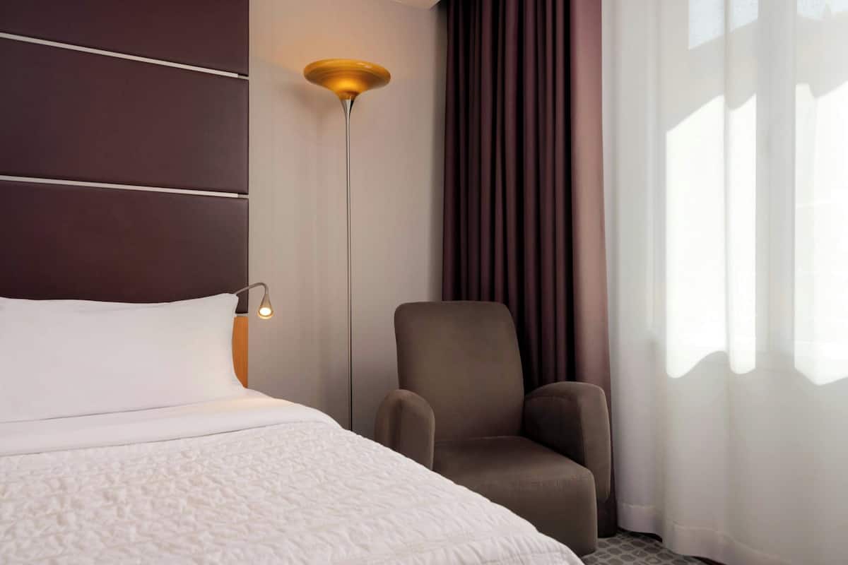 Habitación Deluxe, 2 camas individuales | Ropa de cama hipoalergénica y minibar
