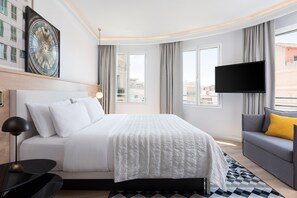 Suite, 1 King Bed (Prestige) | Hypo-allergenic bedding, minibar, in-room safe, desk - Le Meridien Barcelona (Barcelona)